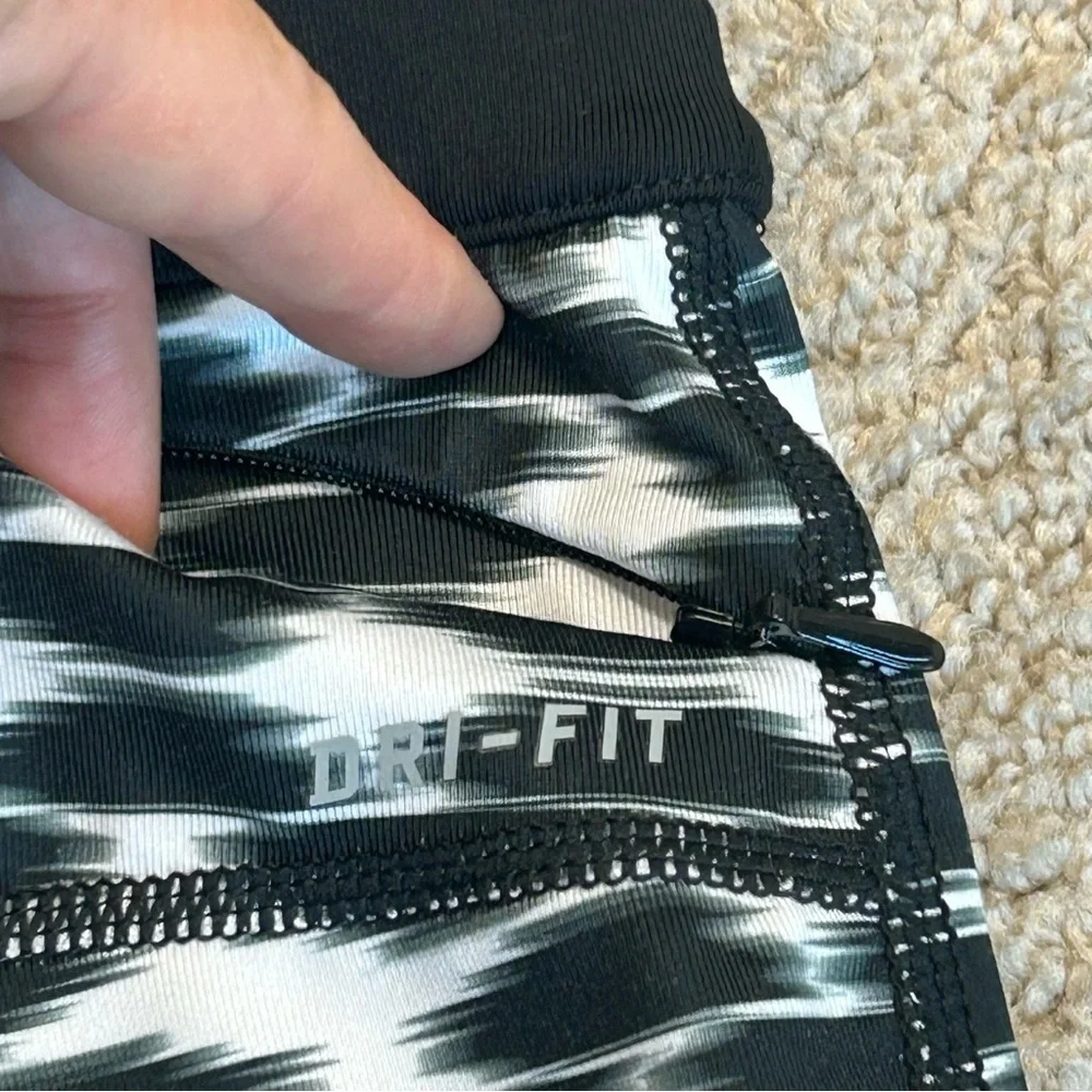 Nike Run Fast Live Fearless Black White Printed Performance Leggings XS NWOT